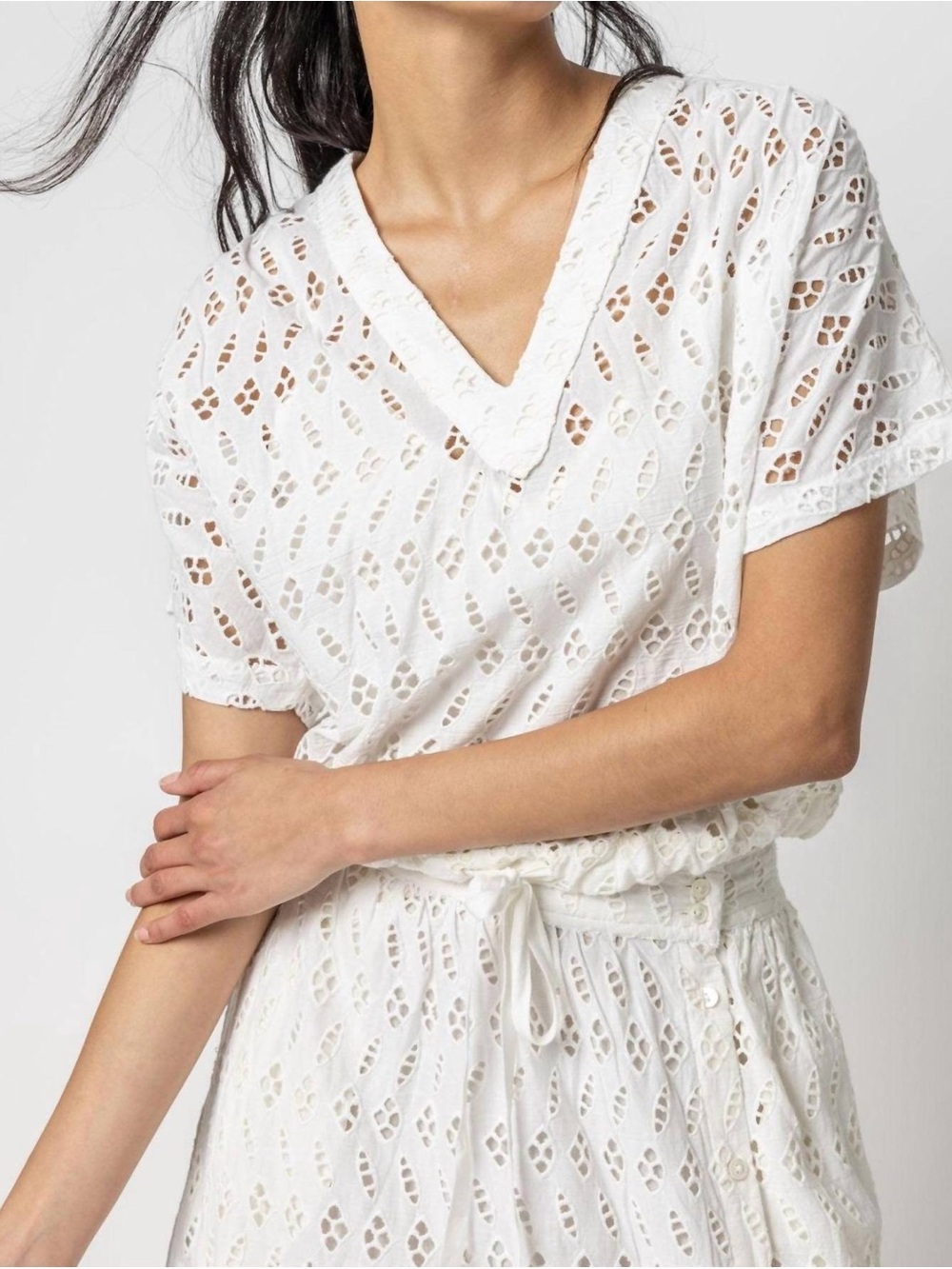 Lila P White Eyelet drawstring dolman v-neck top